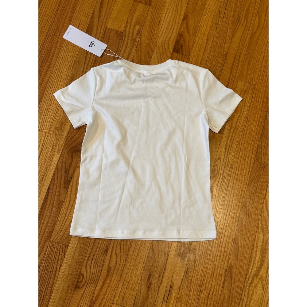 Alo yoga White T-Shirt - Picture 2 of 3